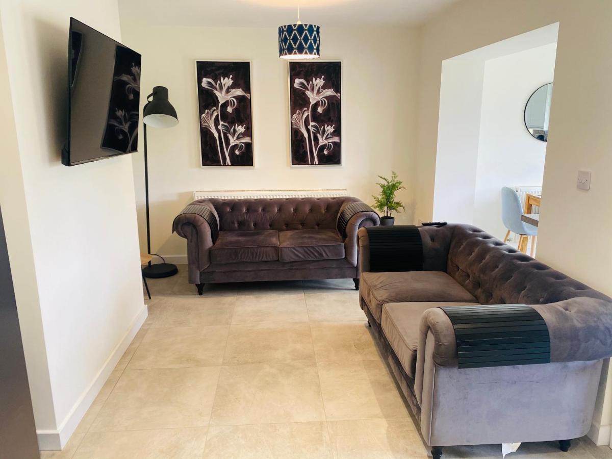 Modern Family Home With Off-Road Parking Cardiff Dış mekan fotoğraf