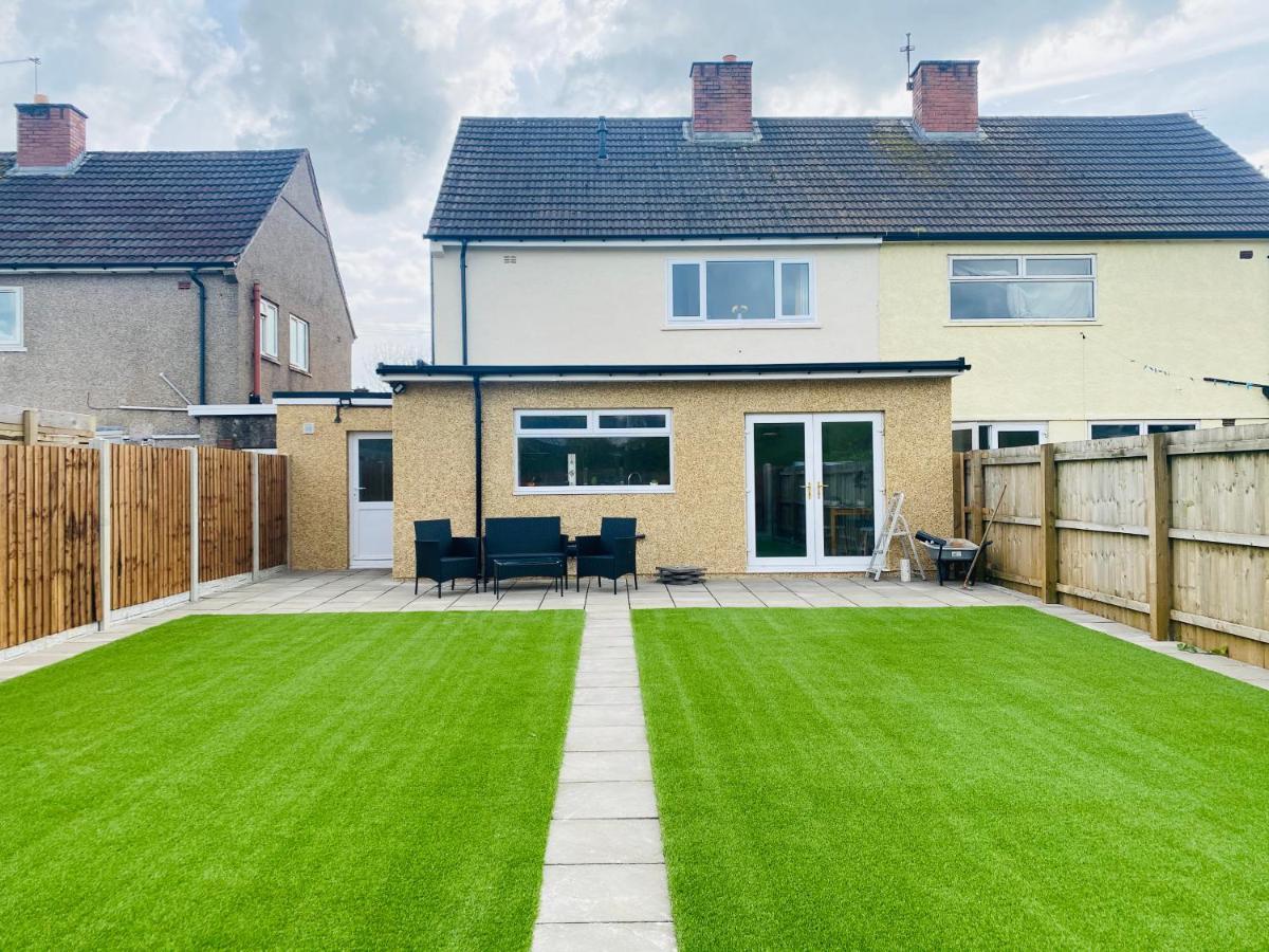 Modern Family Home With Off-Road Parking Cardiff Dış mekan fotoğraf